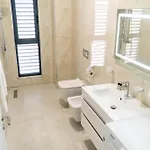 Signature 10 Tirana