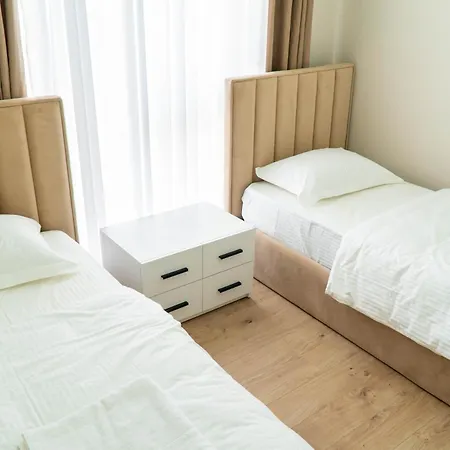 Signature 10 * ティラナ