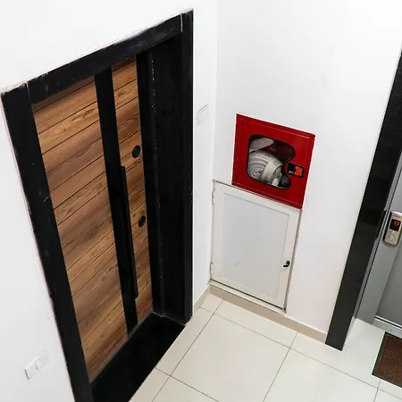 Signature 10 アパート ティラナ